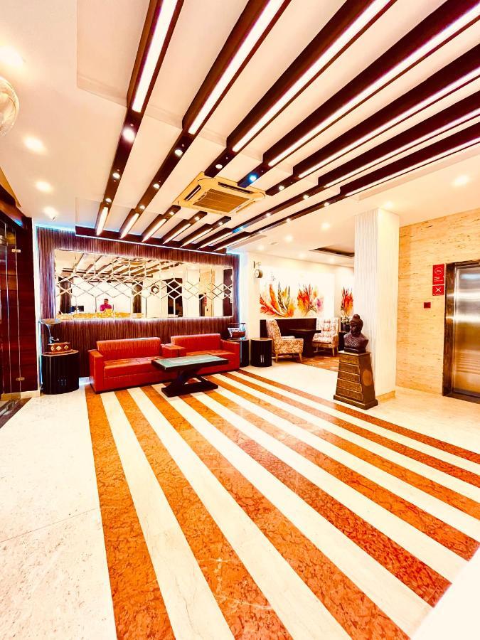 Hotel The Onix Dehradun Exterior foto