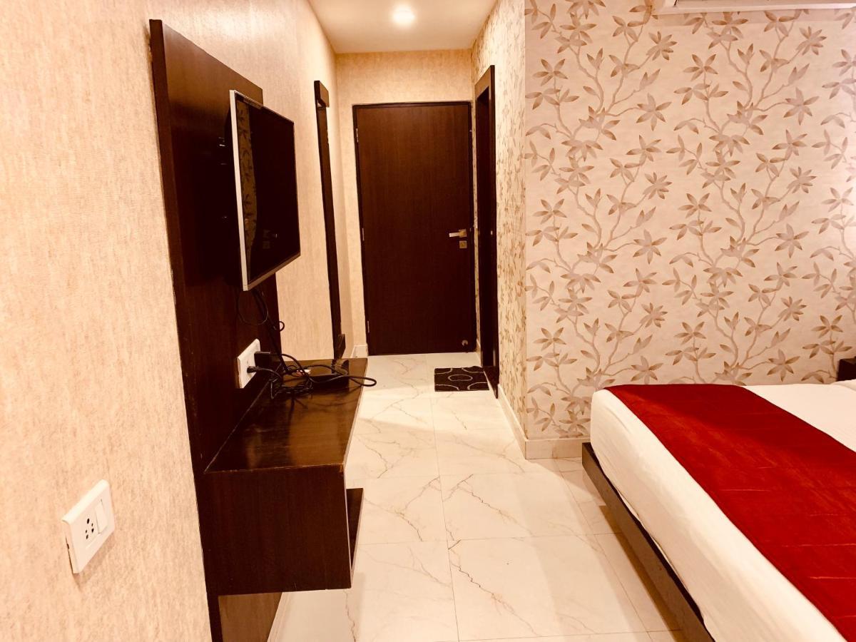 Hotel The Onix Dehradun Exterior foto