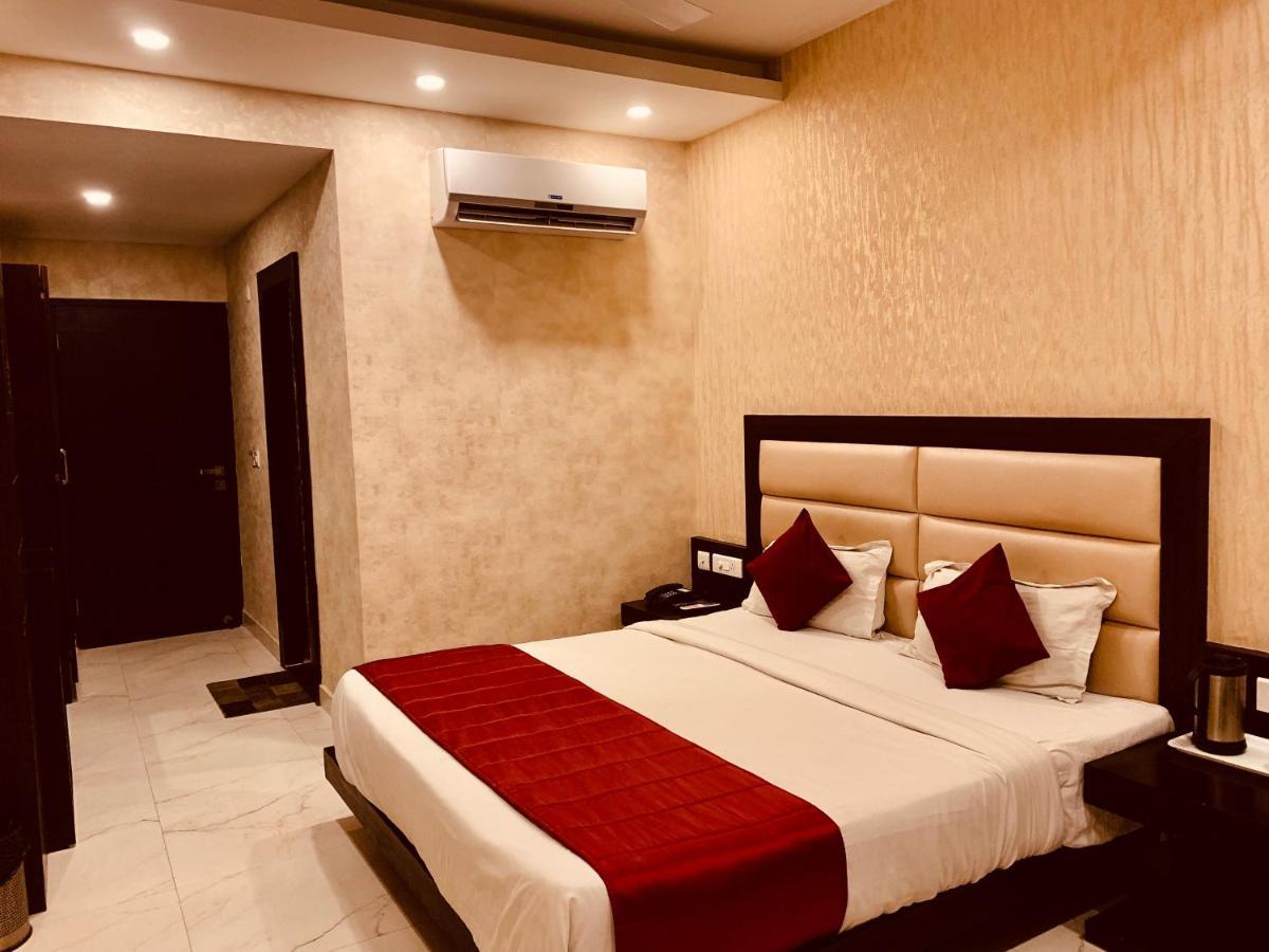 Hotel The Onix Dehradun Exterior foto