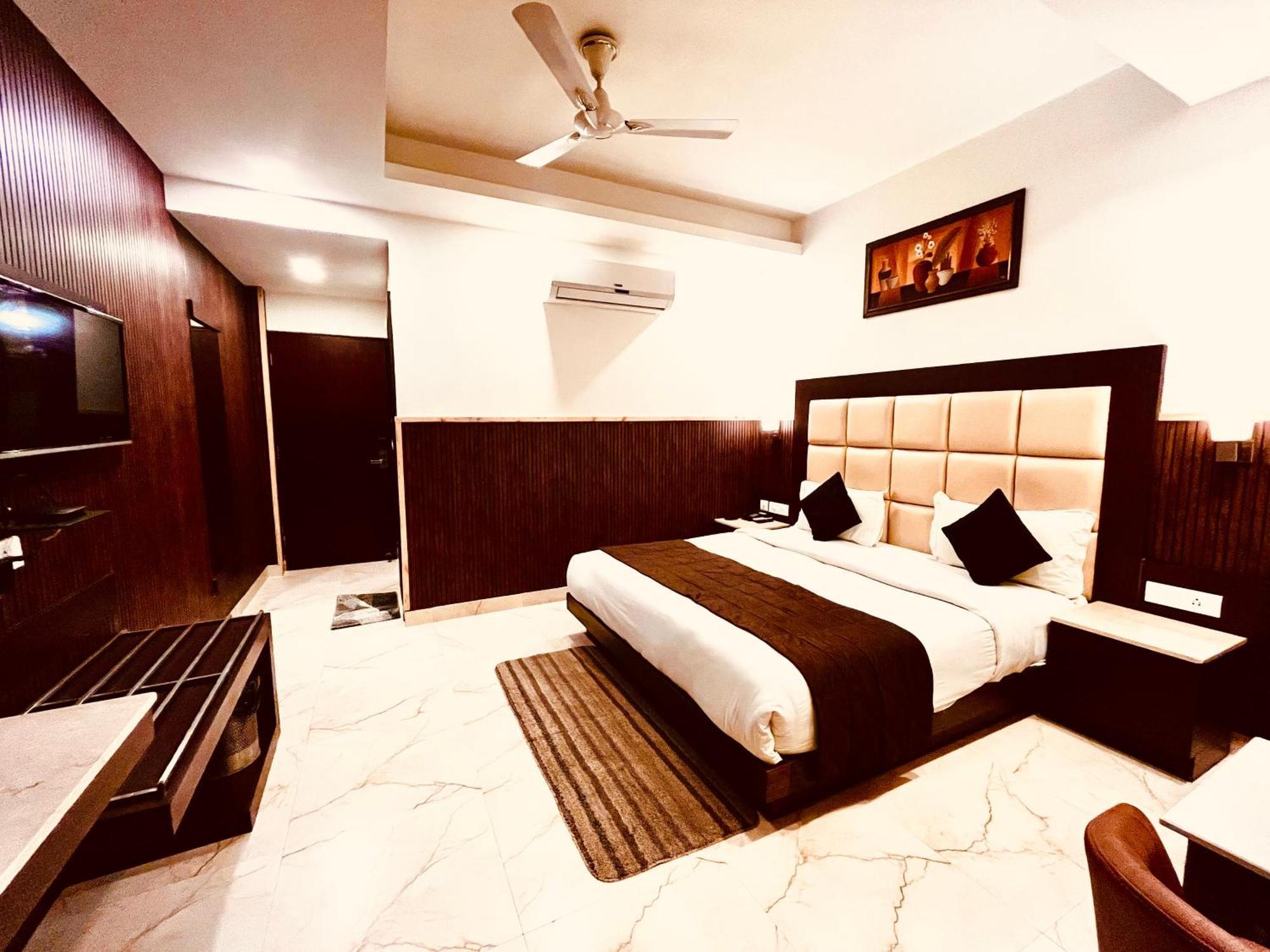 Hotel The Onix Dehradun Exterior foto
